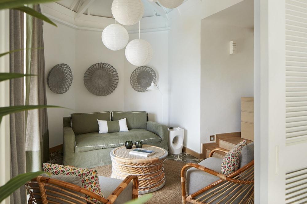 Lux* Grand Gaube Resort & Villas Exterior foto A living room