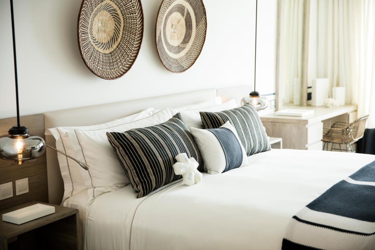 Lux* Grand Gaube Resort & Villas Exterior foto A bedroom at the Cape Grace
