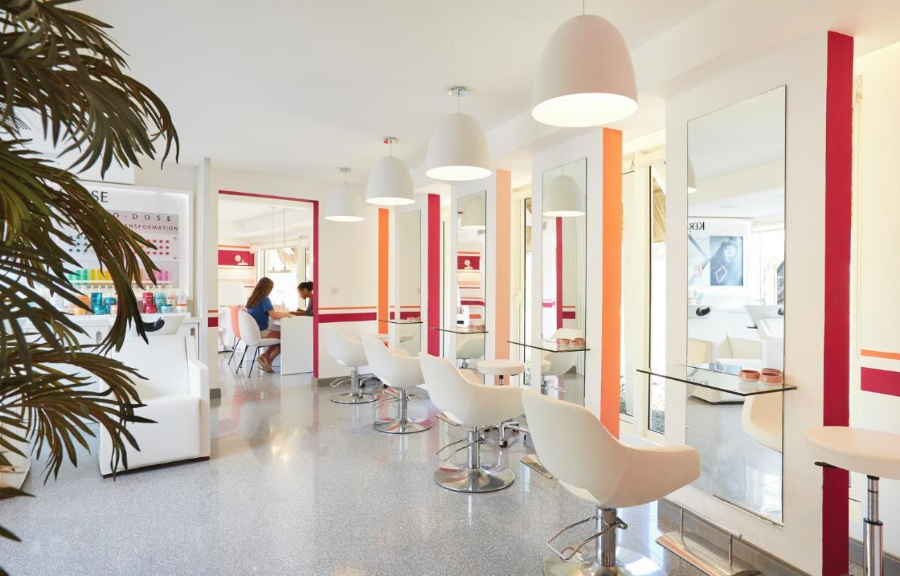 Lux* Grand Gaube Resort & Villas Exterior foto A hair salon in Paris, France