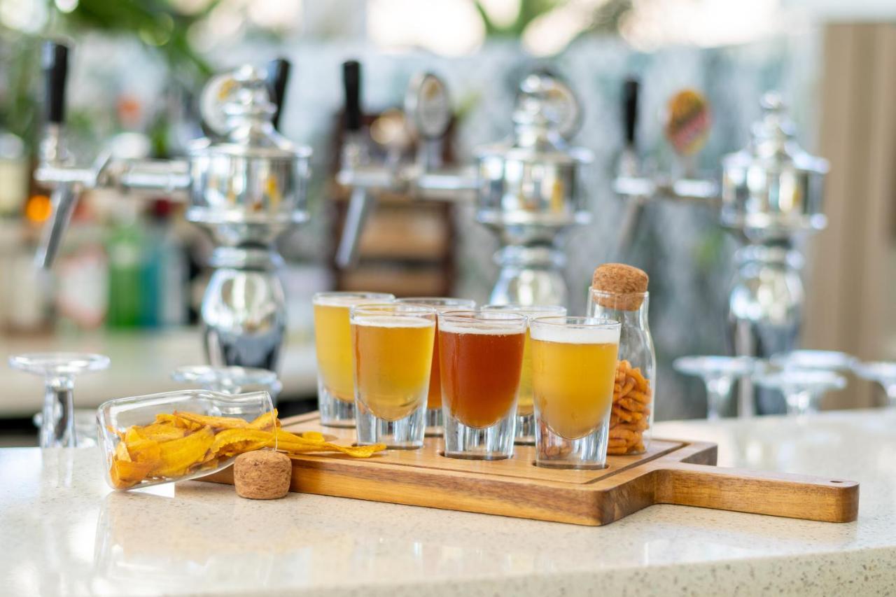 Lux* Grand Gaube Resort & Villas Exterior foto Beer tasting