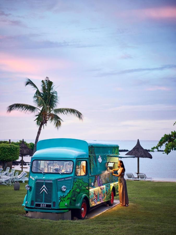 Lux* Grand Gaube Resort & Villas Exterior foto A food truck in Bali, Indonesia