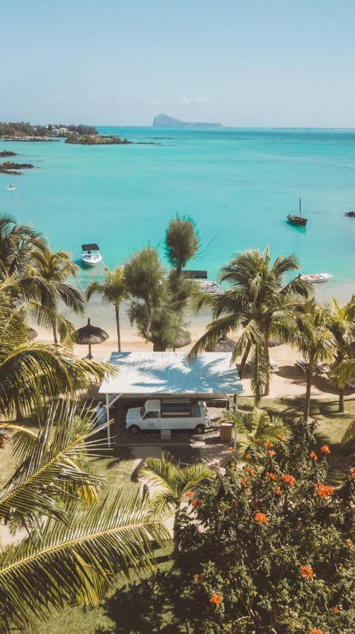 Lux* Grand Gaube Resort & Villas Exterior foto Beach at the resort