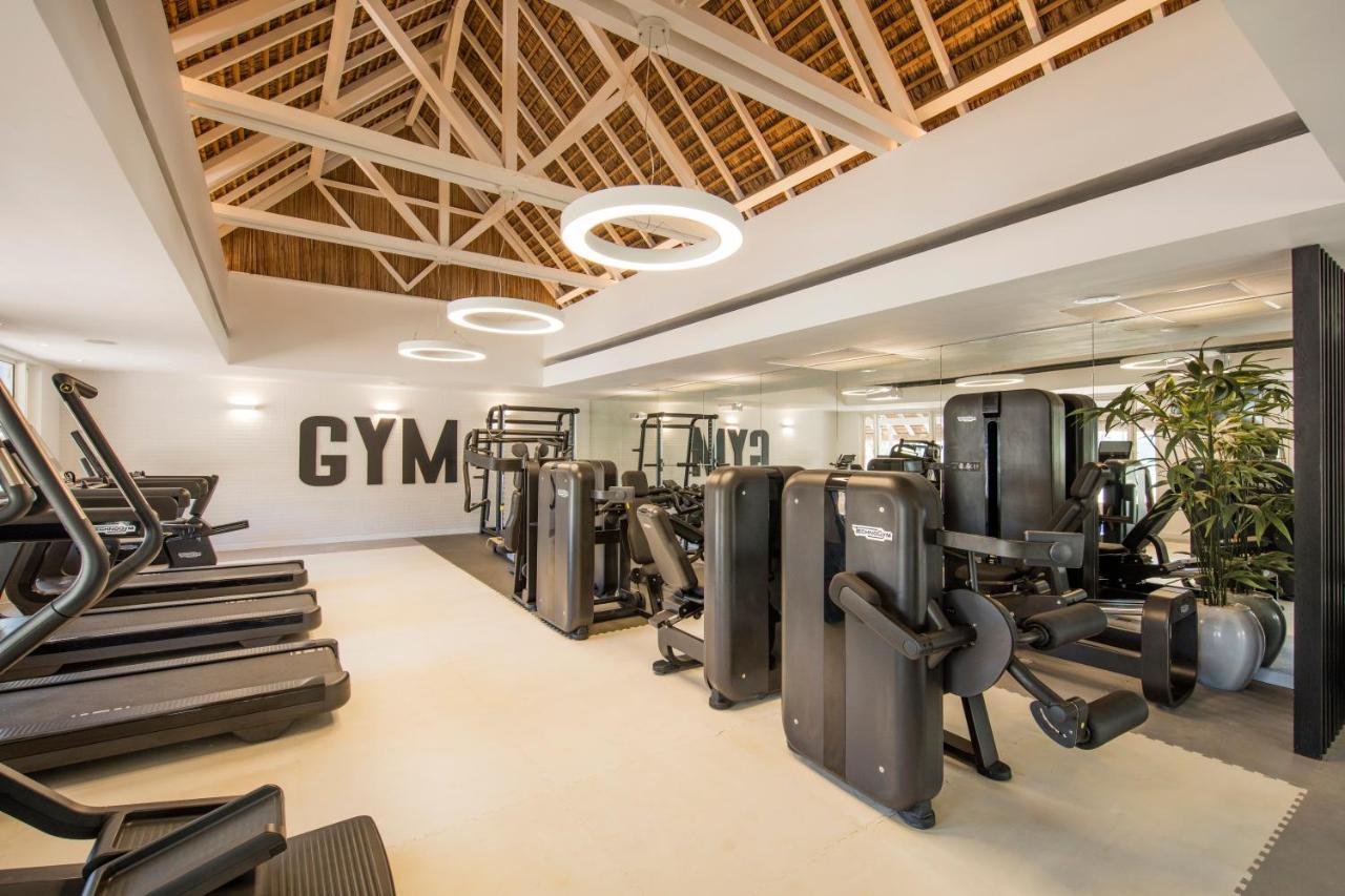 Lux* Grand Gaube Resort & Villas Exterior foto The gym at the 5 * Hotel in the heart of the city