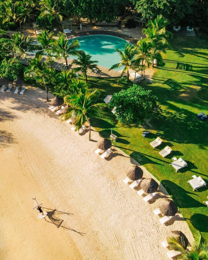 Lux* Grand Gaube Resort & Villas Exterior foto Aerial view of the beach at the resort