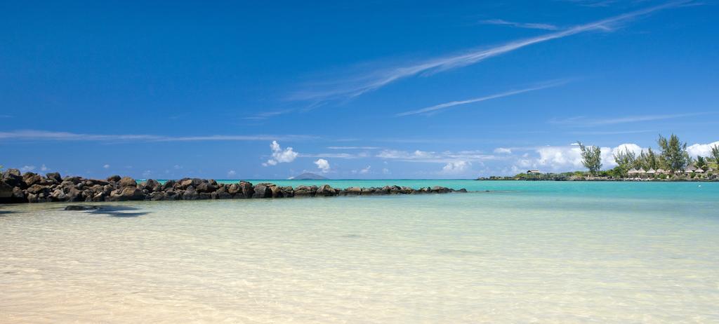 Lux* Grand Gaube Resort & Villas Exterior foto View of the beach