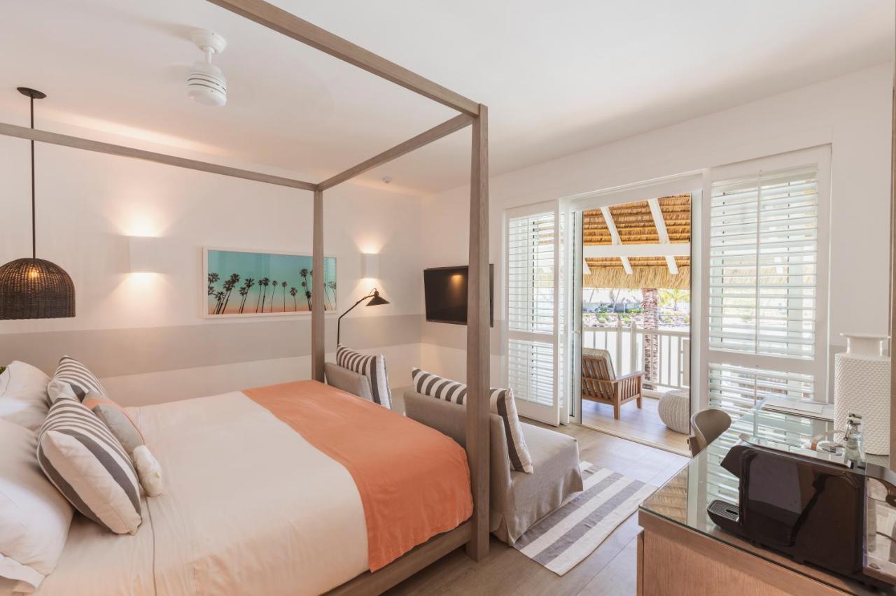 Lux* Grand Gaube Resort & Villas Exterior foto A bedroom at the Shore Club